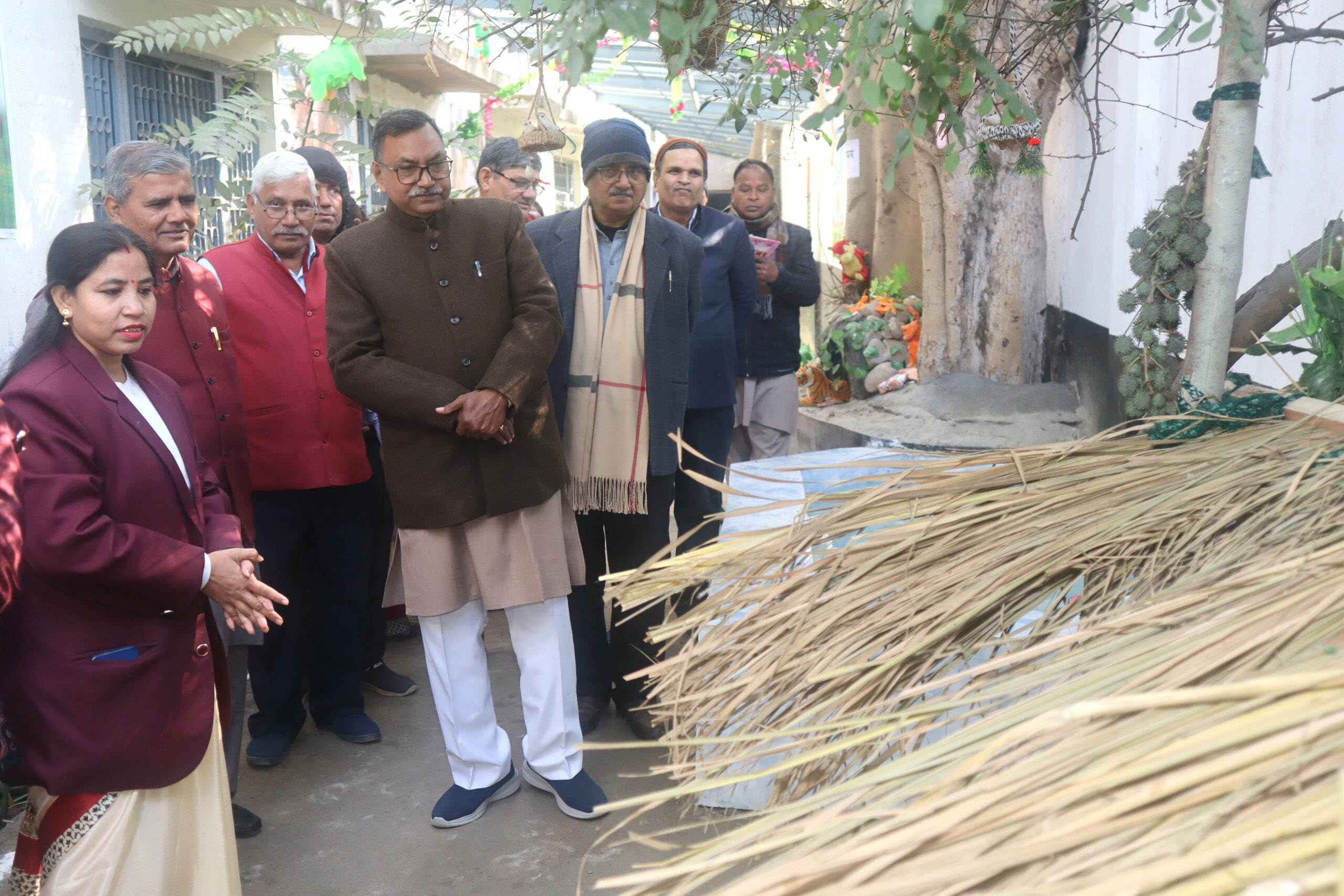 श्री डोमेश्वर साहू जी द्वारा शिशु वाटिका अवलोकन - वृंदावन